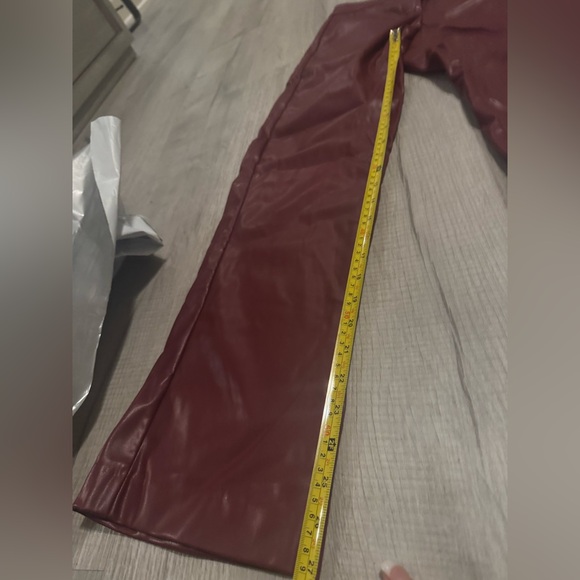 *NEW* size 2 Burgandy Faux leather, Fitted Wide Leg Pant Alexia Admor - Picture 7 of 7